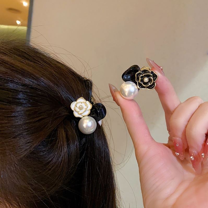 2024 New Vintage Camellia Pearl Mini Small Grab Clip Women's Bangs Hair Clip Princess Hair Clip Headwear