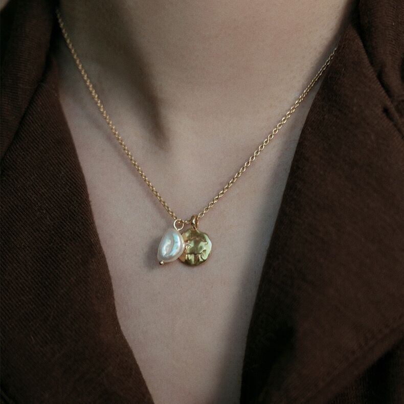 Niche Design Vanilla Hill Baa Series Necklace Women Brass Plated 18K Gold Baroque Freshwater Pearl Clavicle Chain