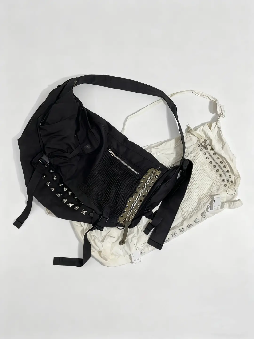 -Undercover 06ss rivet wandering bag black and white dual color archive item