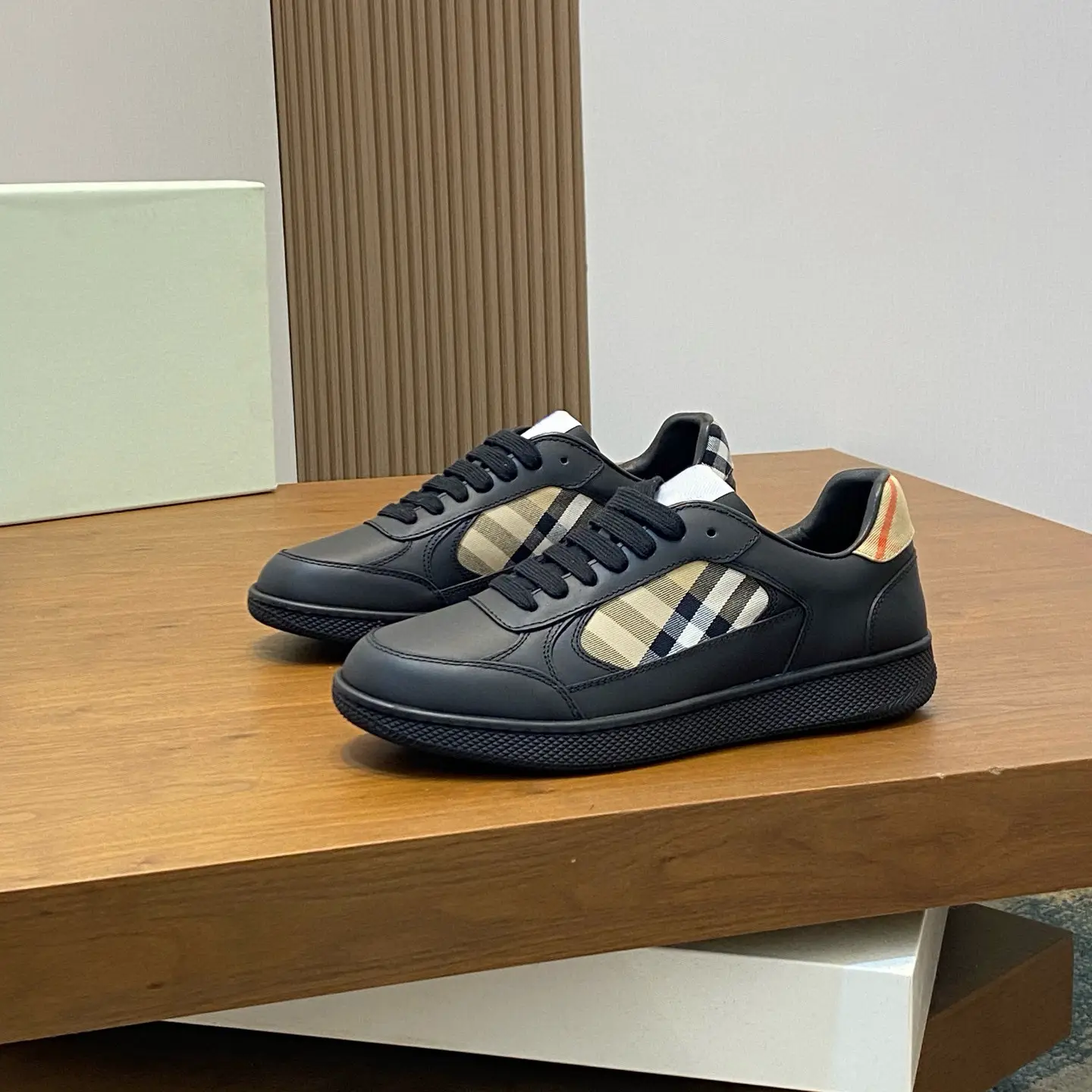 2025 New Spring Genuine Leather Denim Casual Shoes Men's Shoes Lightweight Fashionable sneaker Comfortable Sneakers