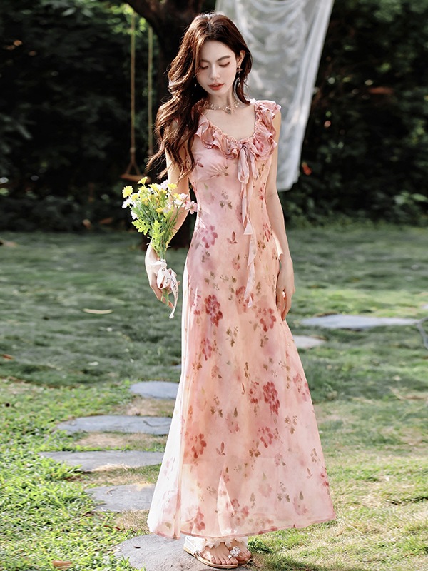 Actual Shot of the New Summer Style French-Style Gentle and Elegant Ruffled Long Chiffon Floral Dress with Ribbon Details, Perfect for Vacation