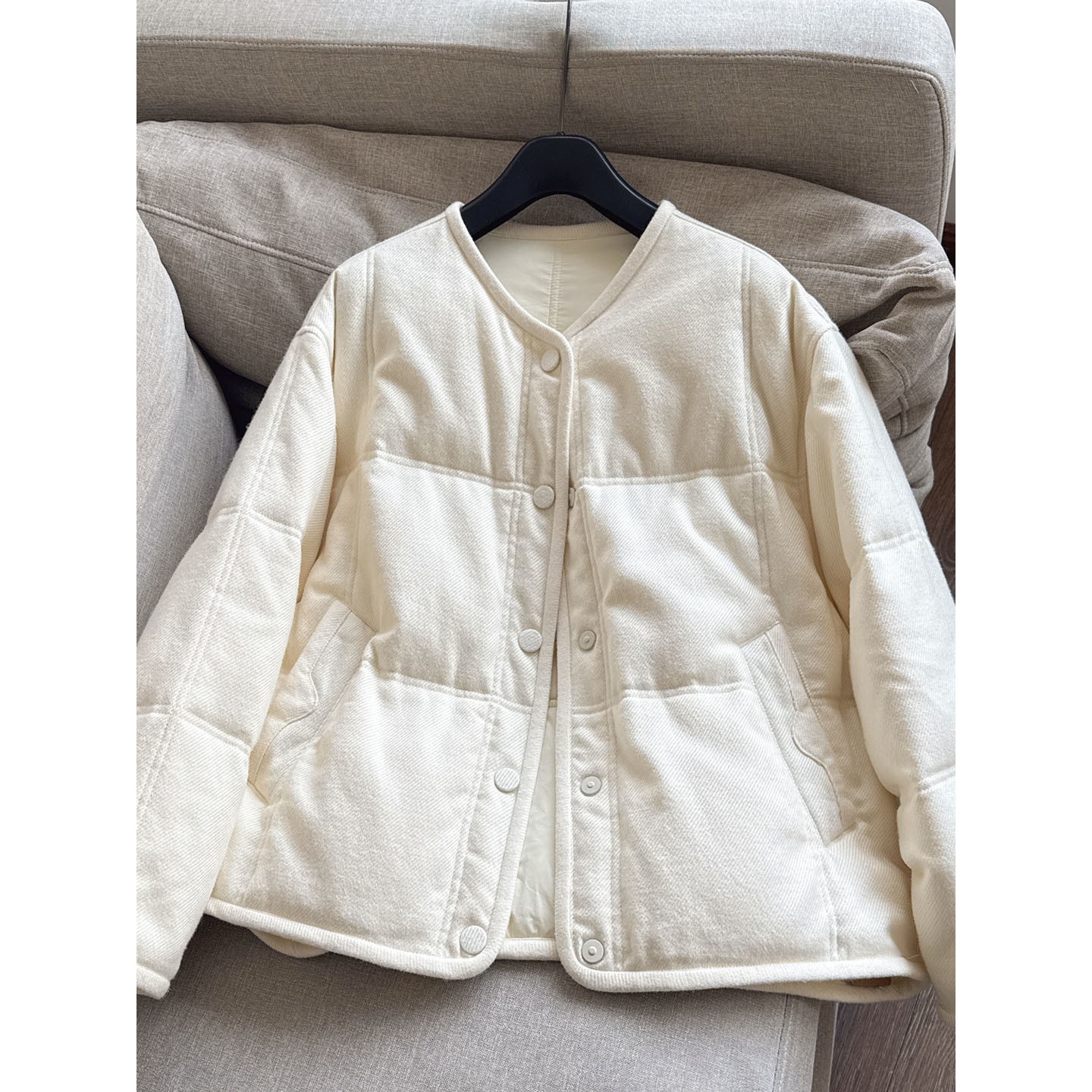 2025 White Goose down Wool Fabric Simple Short down Jacket for Commuting Wholesale B6Cy88080