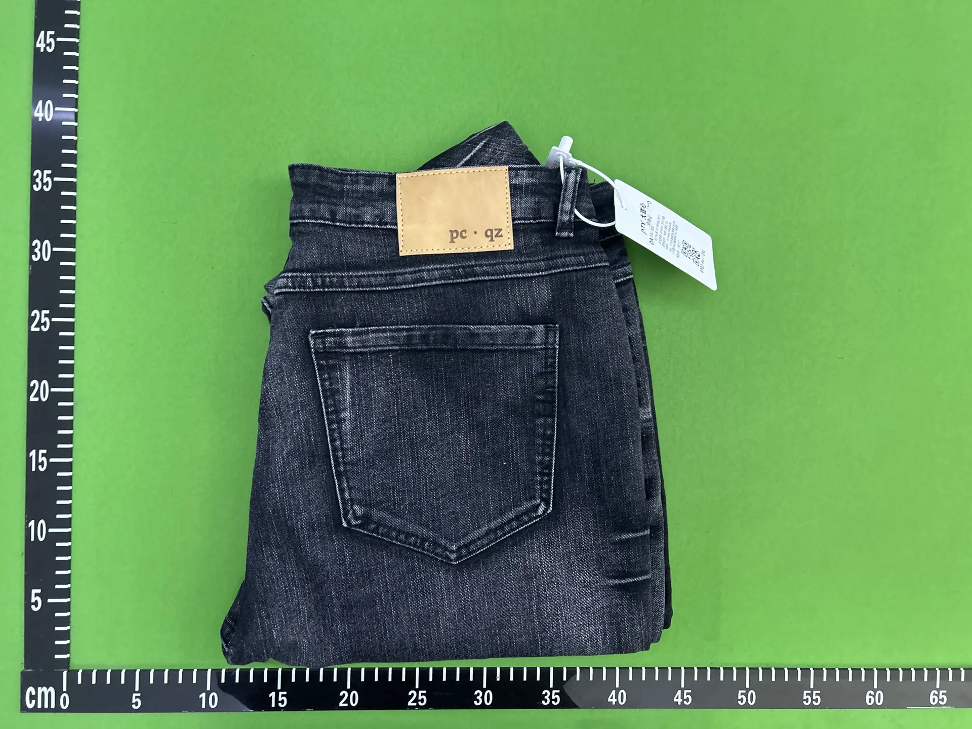 American style retro street style buckle design, pleated jeans for men in autumn, cracked, wavy, slim fit, curved knife stacking pants