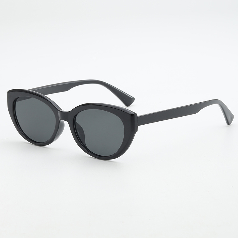 Classic Black-Framed Cat-Eye Sunglasses, Retro Narrow Frame, Uv Protection, Sun Protection, Essential for Daily Travel, Versatile for Commuting