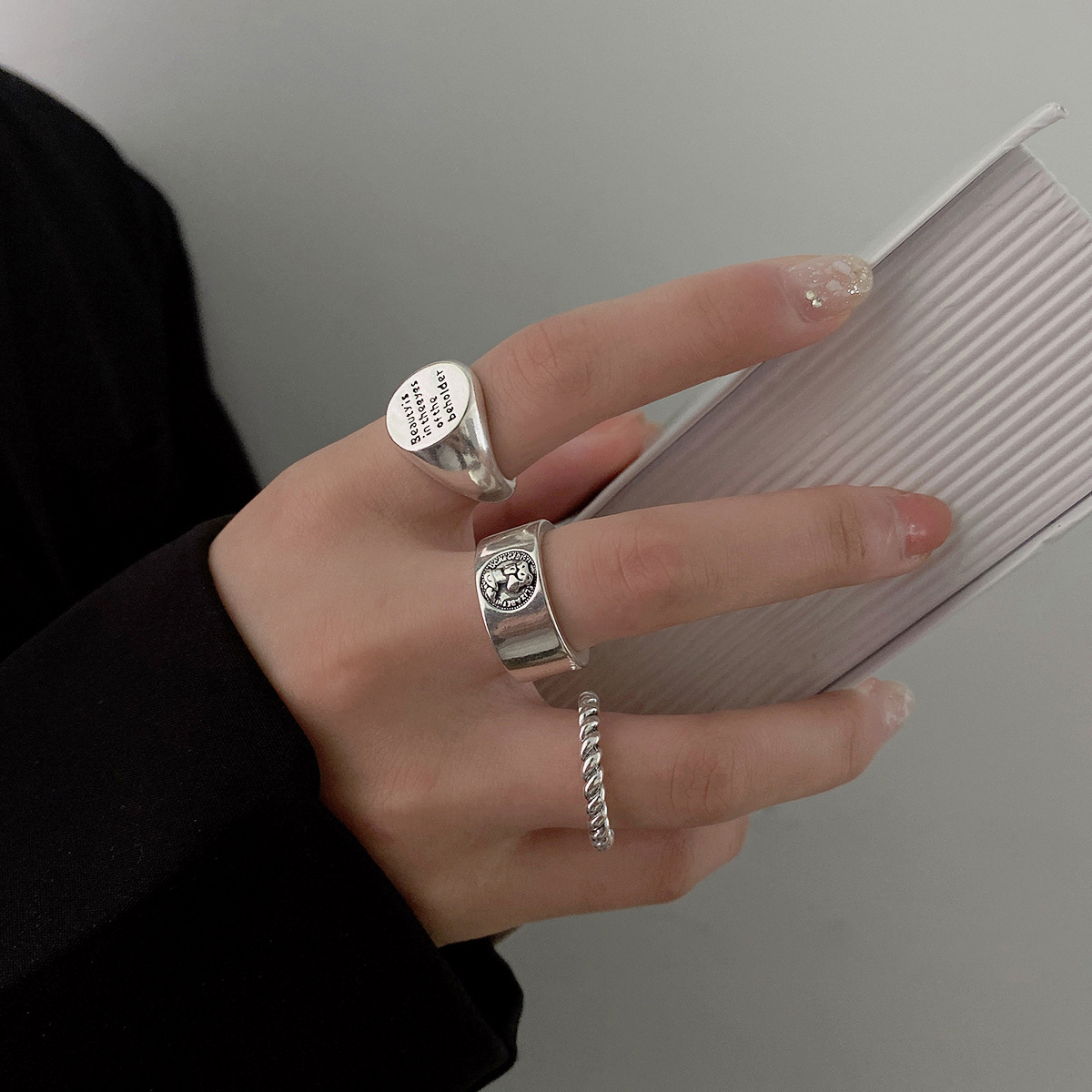 Alphabet Ring Queen Figure Open Woven Index Finger Ring Distressed Vintage ins Niche Personalized Simple Ring