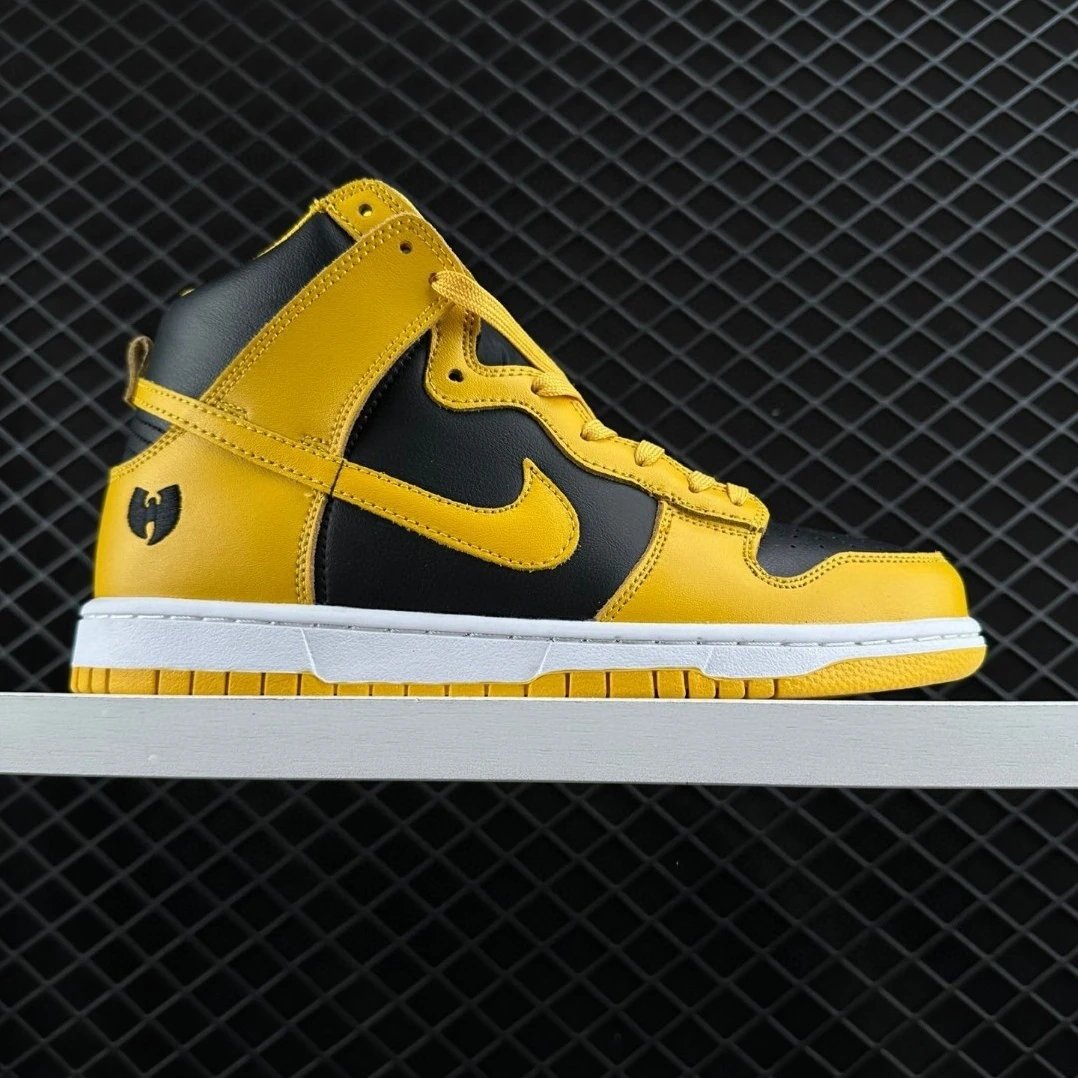 现货特价Wu Tang x Nike Dunk High 舒适百搭 防滑耐磨休闲鞋男女 高帮运动板鞋 男女同款 黄黑色 HJ4320 001