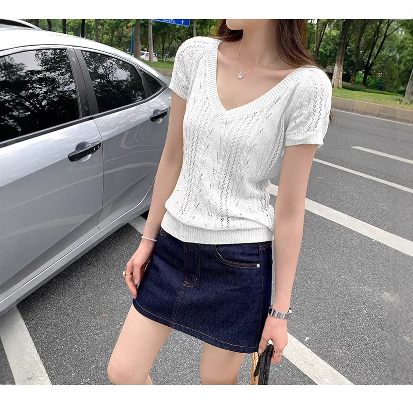 French-Style Gentle Hollow-Out V-Neck Short-Sleeve Knit Top for Women, New Summer Design, Slightly Sheer, Slim-Fit, Flattering Top