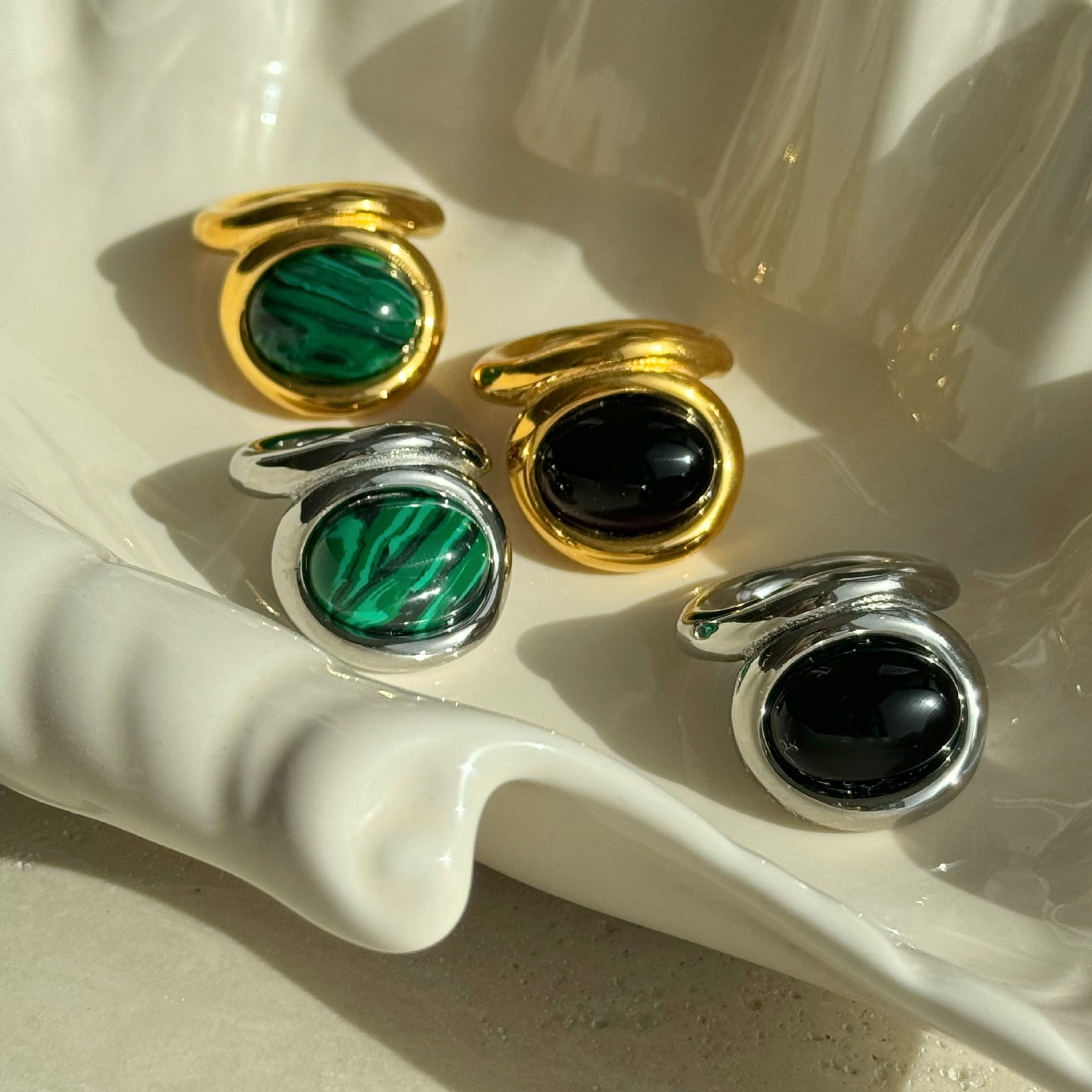 Dazan Wholesale In-Stock European and American Cross-Border Ins 18K Real Gold Electroplated Titanium Steel Vintage Round Malachite Ring for Women