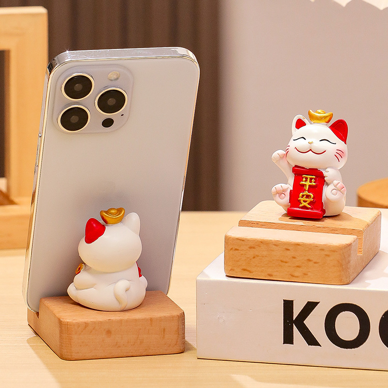 New Chinese lucky cat mobile phone bracket office desktop ornaments workers office workers work station good gifts