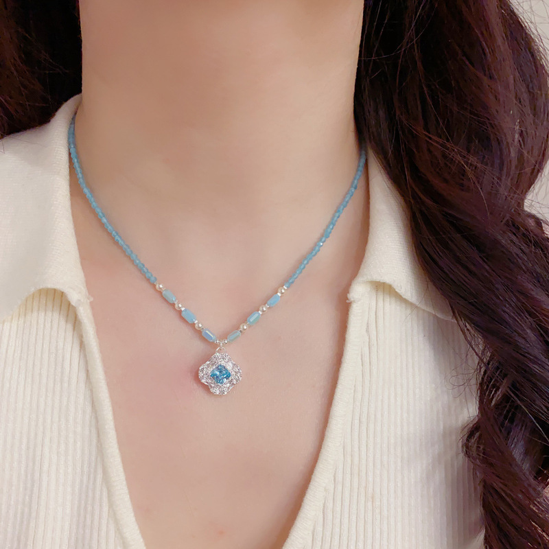 Summer New Style Exquisite, Fashionable, Sweet and Versatile Blue Diamond-Shaped Pendant Clavicle Chain, Elegant, Fresh and Simple Necklace
