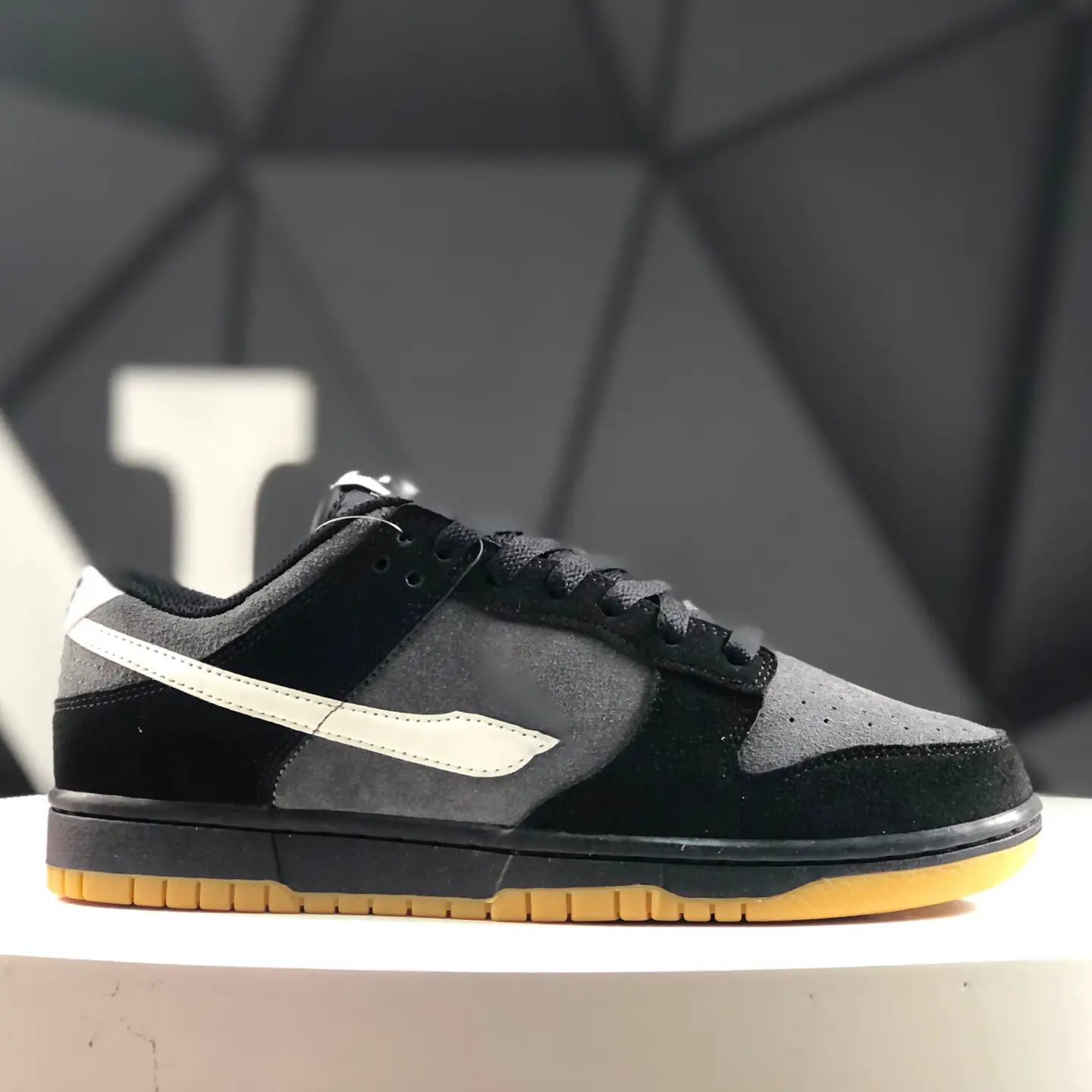 high quality dunk m white gray vintage board shoes SB contrast color strap low top casual skateboard shoes men's and women's fashion fashion shoes