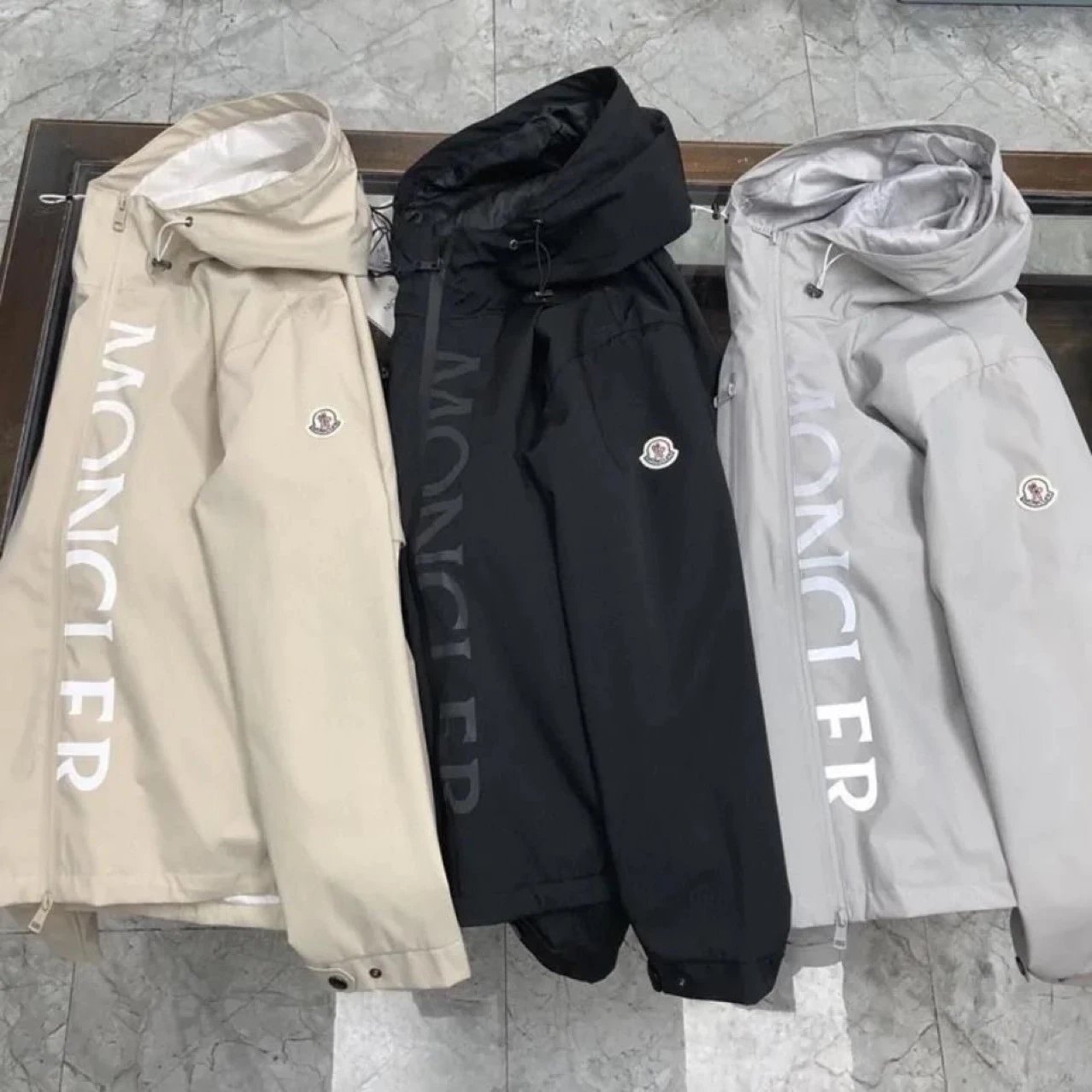 MONCLER Hooded Jacket Foto QC de WEIDIAN na Qualit.ly