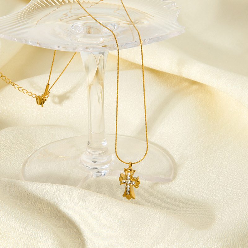 Cross-Border Hot-Selling Diamond-Encrusted Cross Pendant Stainless Steel Necklace Plated with 18K Gold Waterproof Niche High-End Jewelry for Women