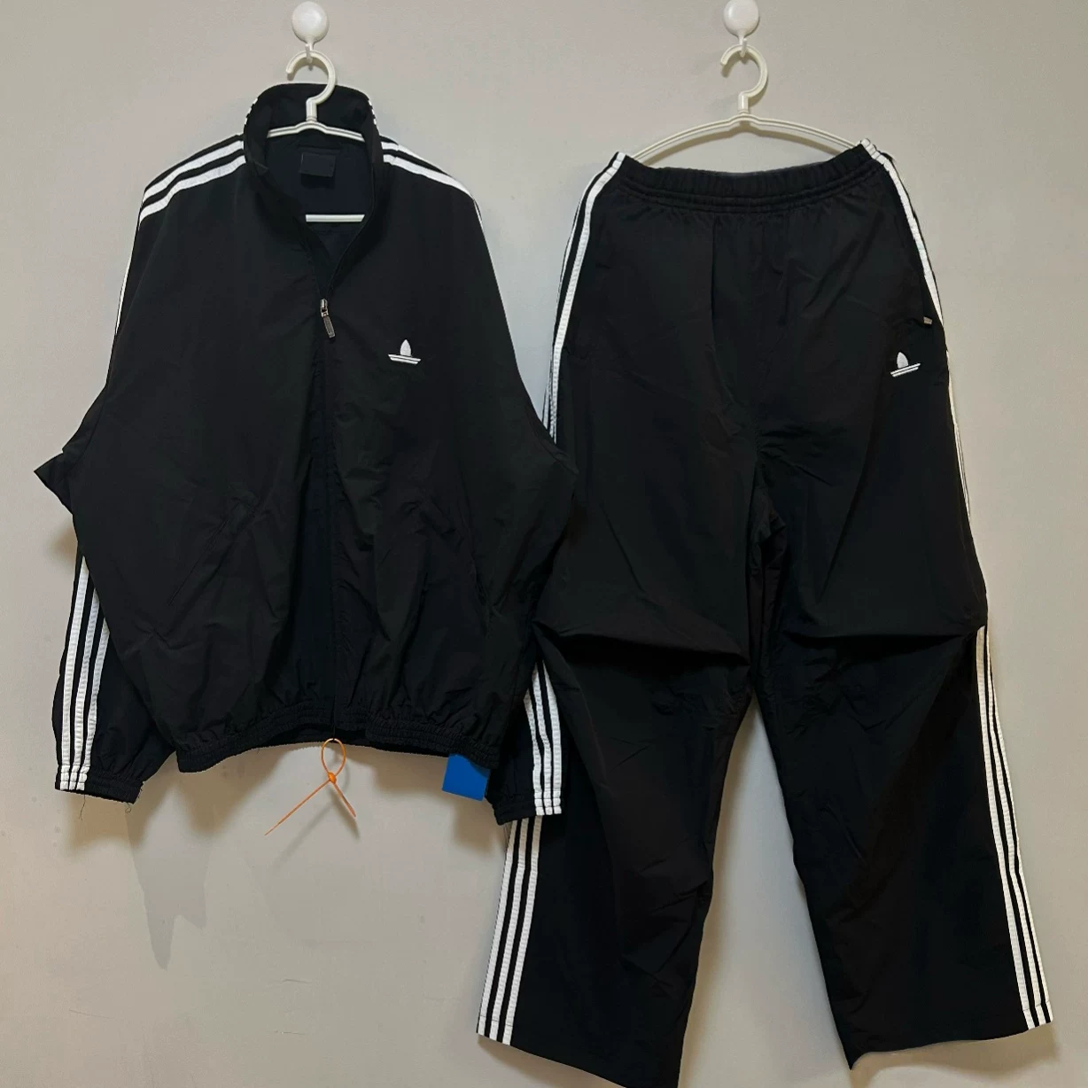 Explosive set AD co branded three bar woven nylon sports charging pants/jacket jacket for men and women