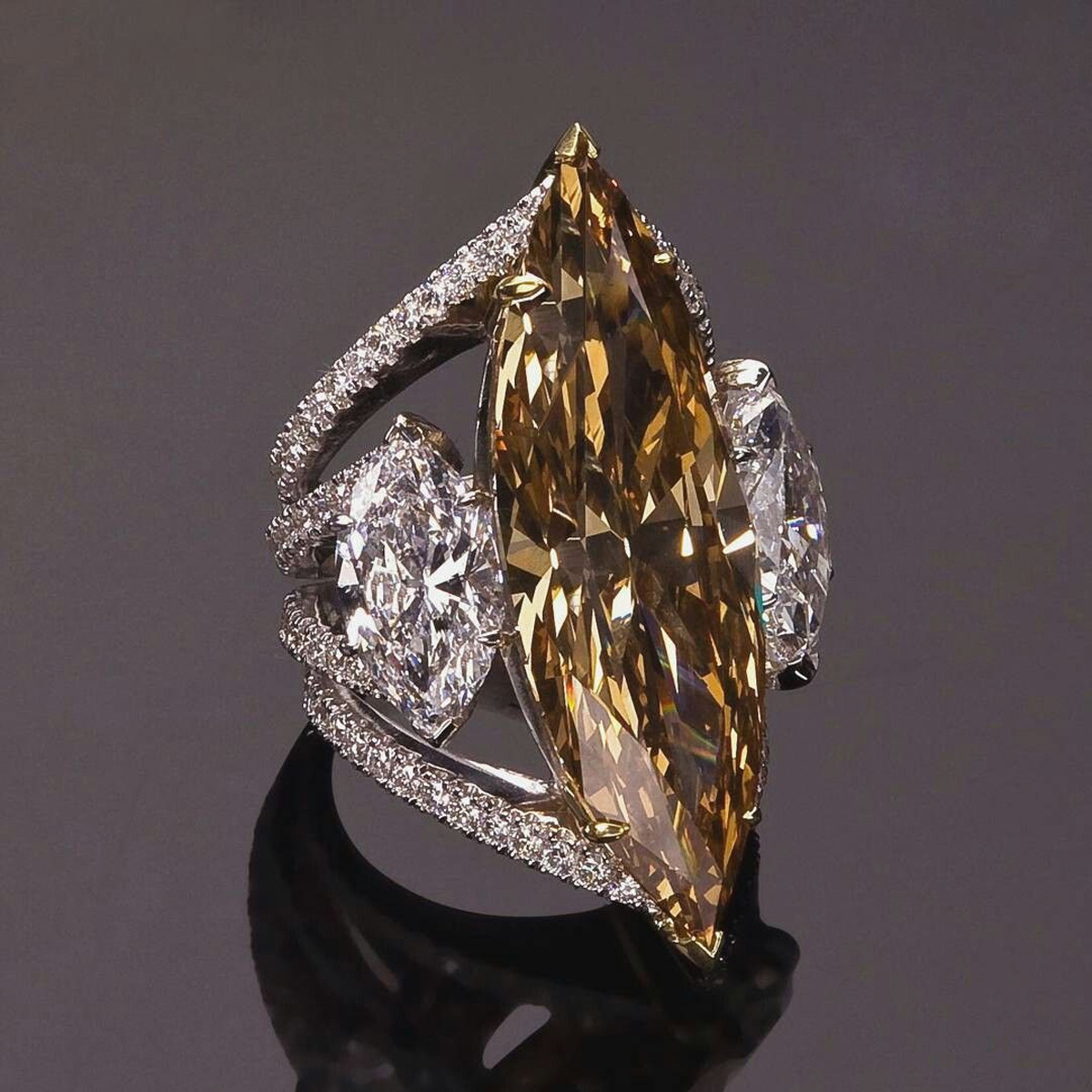 Luxurious Floral Design with a High-End Feel, Marquise-Shaped Zircon Ring, Niche Design, Exquisite Ring in Melard Style, Hand Accessory