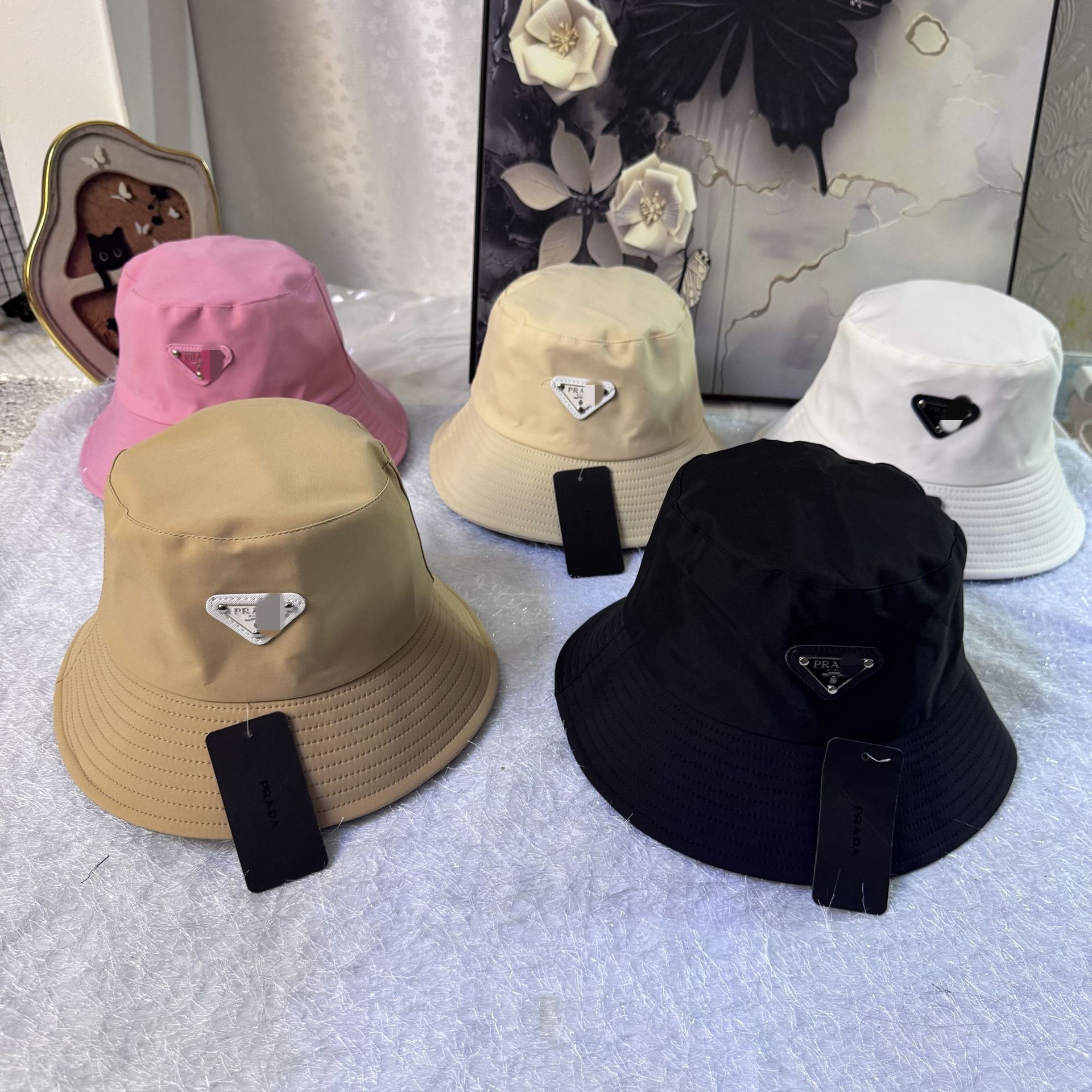 Spring and Summer New P Brand Versatile Bucket Hat for Men and Women, Korean Style Trendy Japanese Bucket Hat, Soft Top Retro Sunshade Cloche Hat Zdjęcie QC z 1688 na Qualit.ly