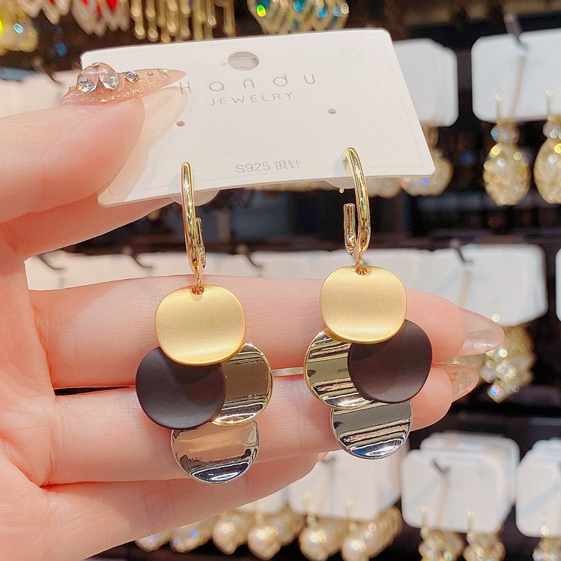 South Korea Dongdaemun Fashion High-end Sense Metal Round Tassel Earrings Internet Celebrity Personality Elegant S925 Silver Pin Earrings