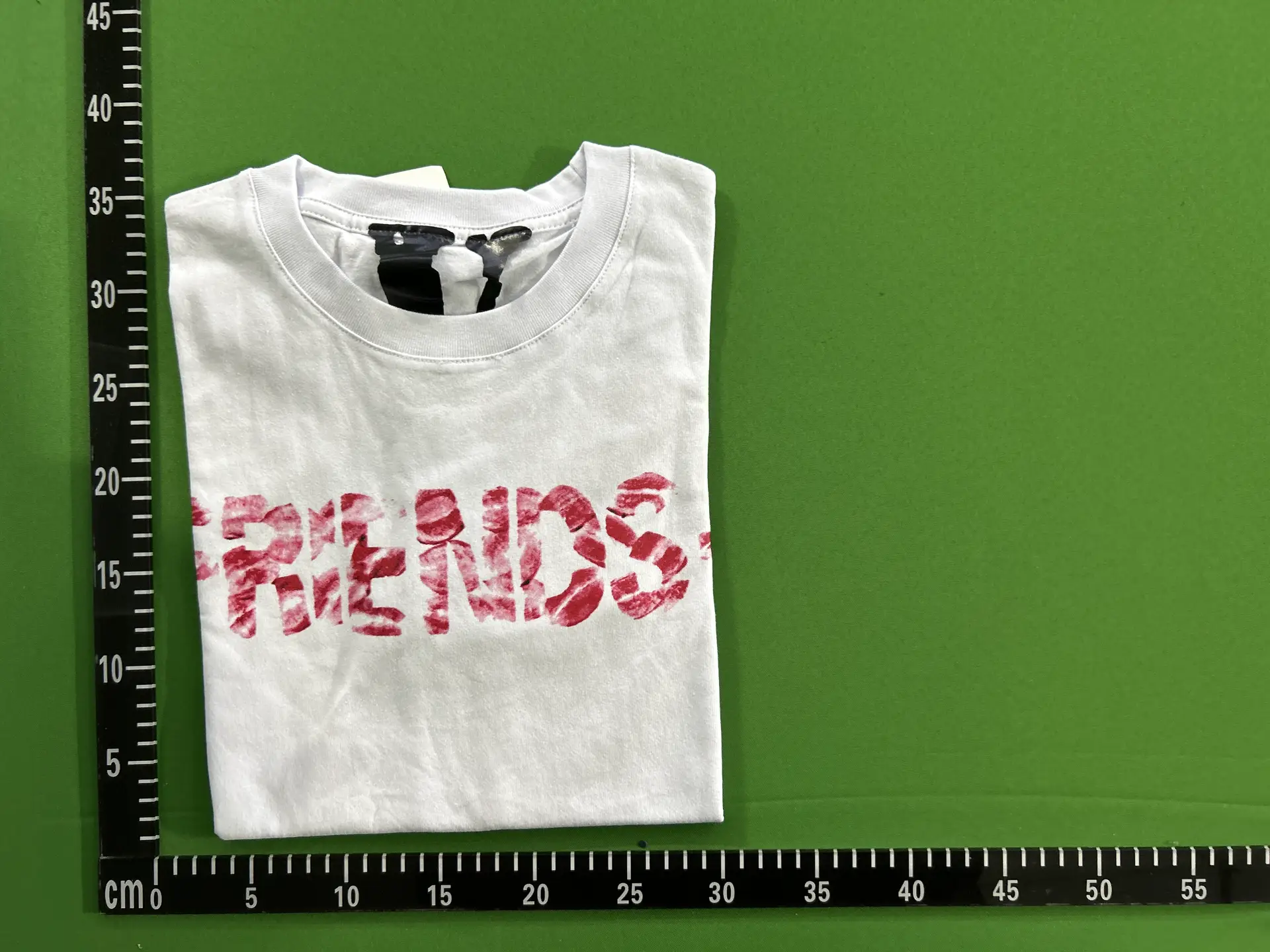2023 New Big V Graffiti Hand-Painted Florals Big V Letters High Street Couple Style Round Neck Short-Sleeved V Love T-Shirt Summer