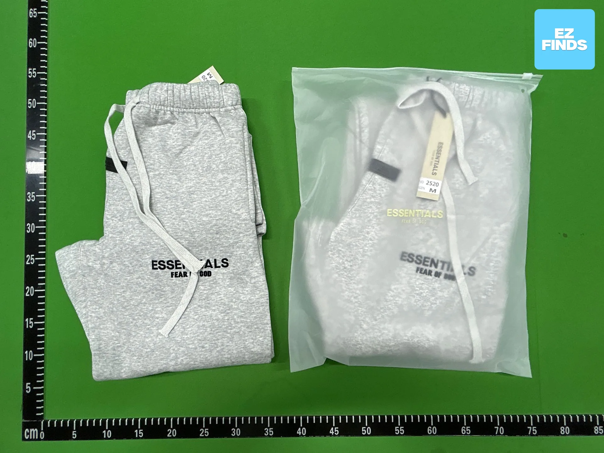 Fear of God Essentials Trendy Chest Logo Rubber-Print Hoodie and Fog Pants Set — QC-Foto 2