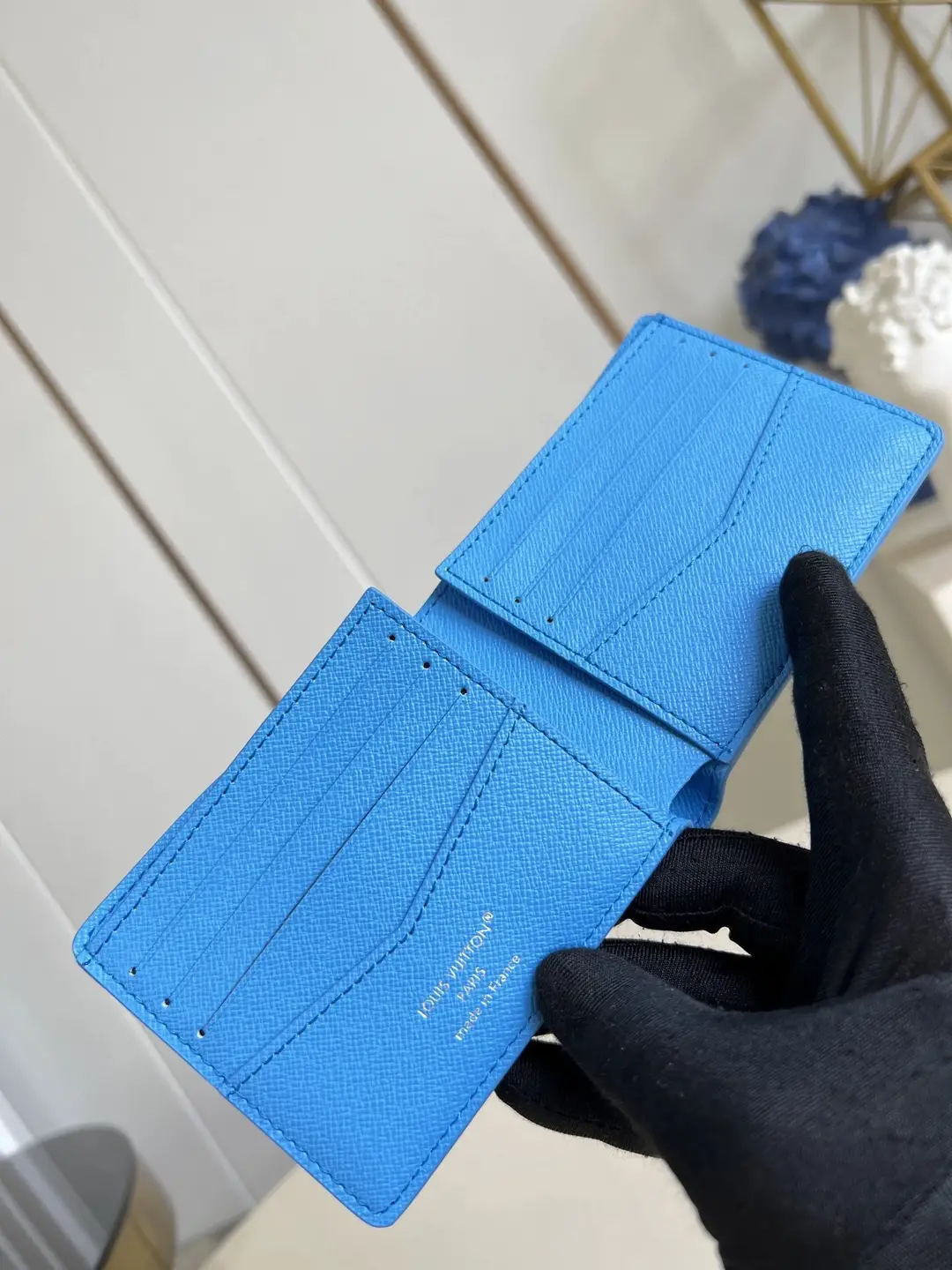**L*VVV*Wallet Series