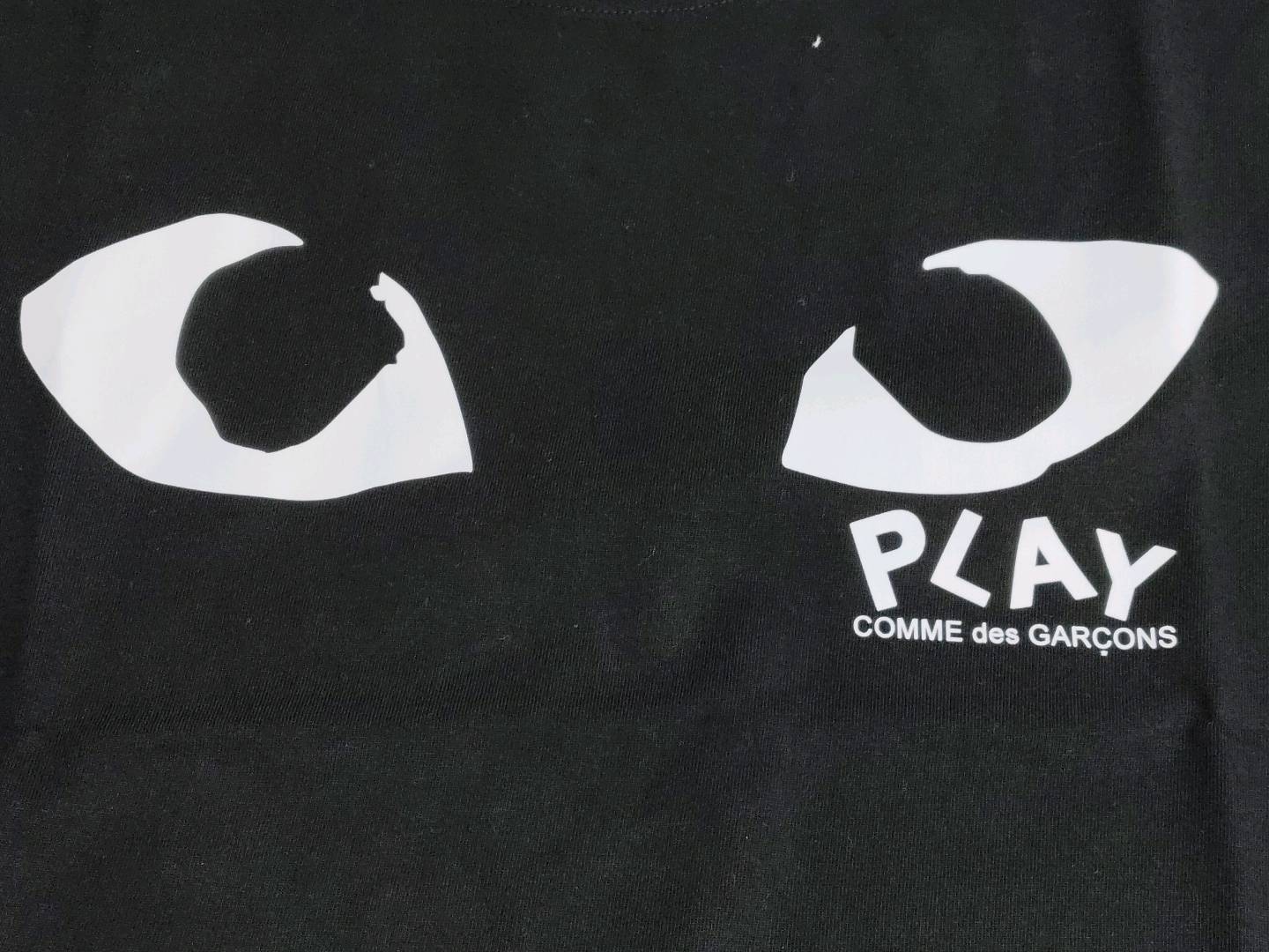 PLAY Comme des Garçons Black T-Shirt with Heart Eyes — QC写真 3
