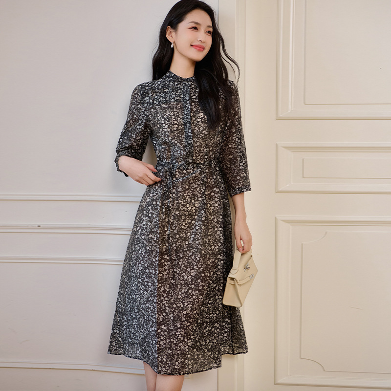 2026 Summer High-End Exquisite Floral Mid-Sleeve Dress for Women with Round Neck and Waist-Cinching Design A-Line Skirt