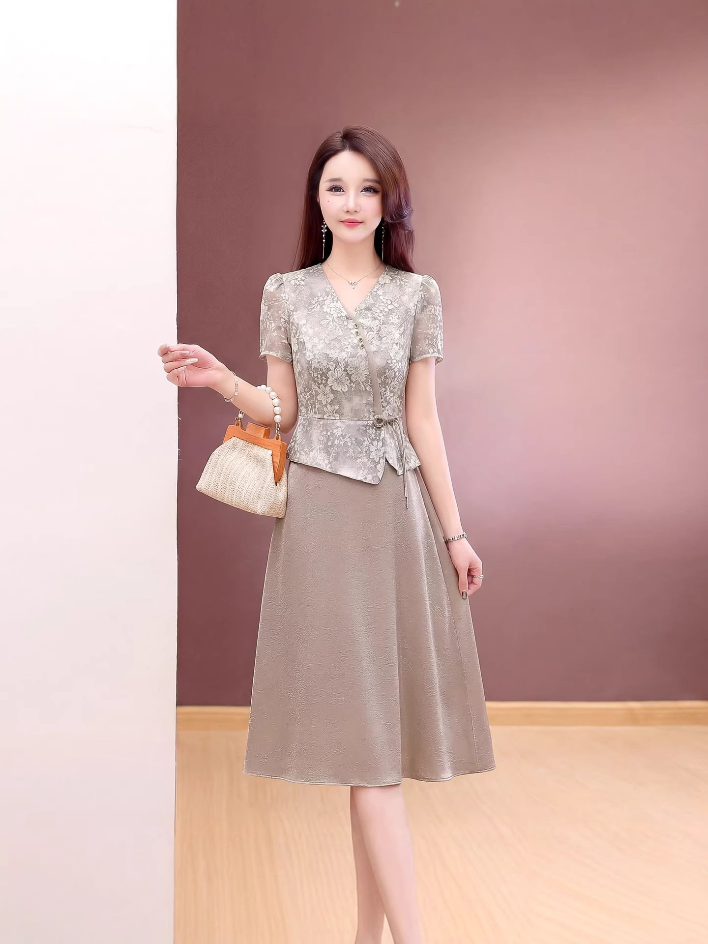 Western-Style V-Neck Fake Two-Piece Dress for Women, 2026 Summer New Style, Elegant and Slim-Fitting Women's Over-The-Knee Long Dress
