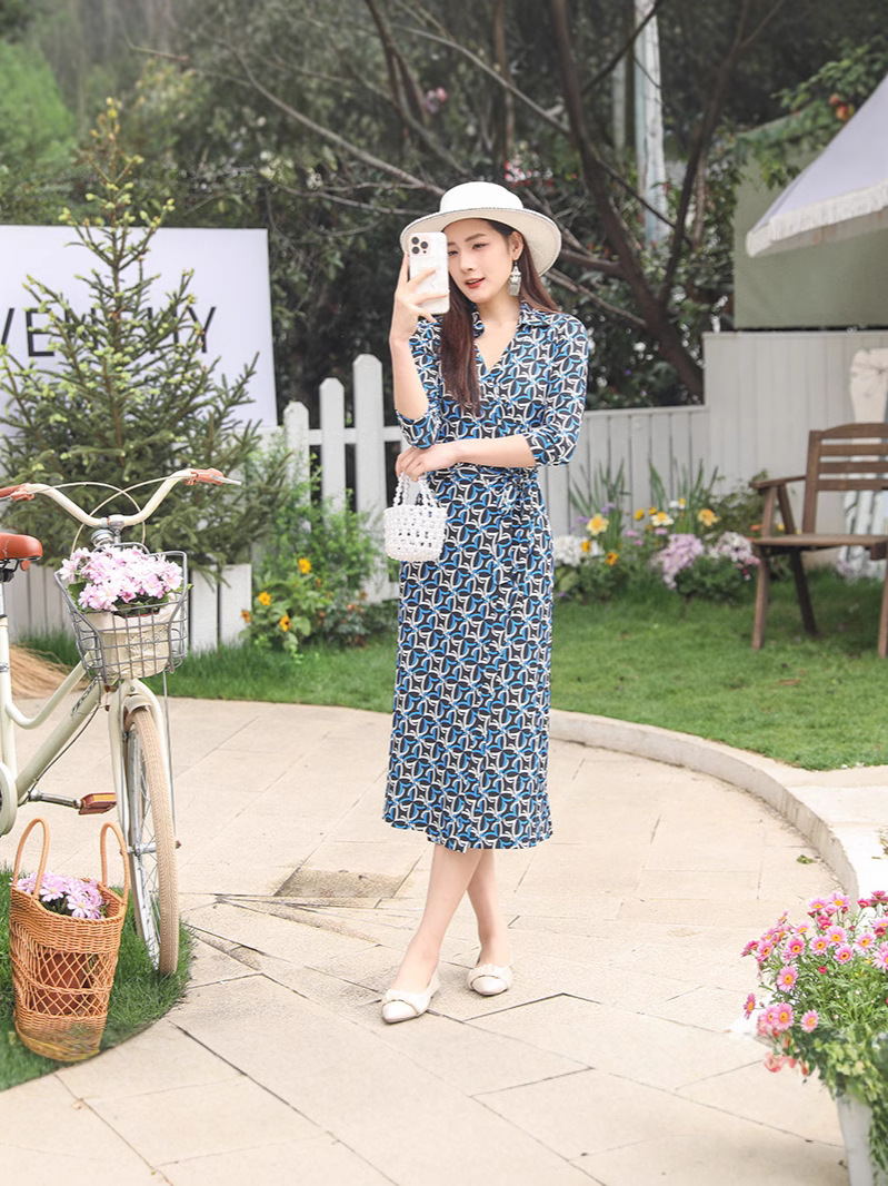 Autumn New Blue Spiral Pattern Wrap Dress Simple and Generous Polo Collar Seven-point Sleeve Lace-up dress