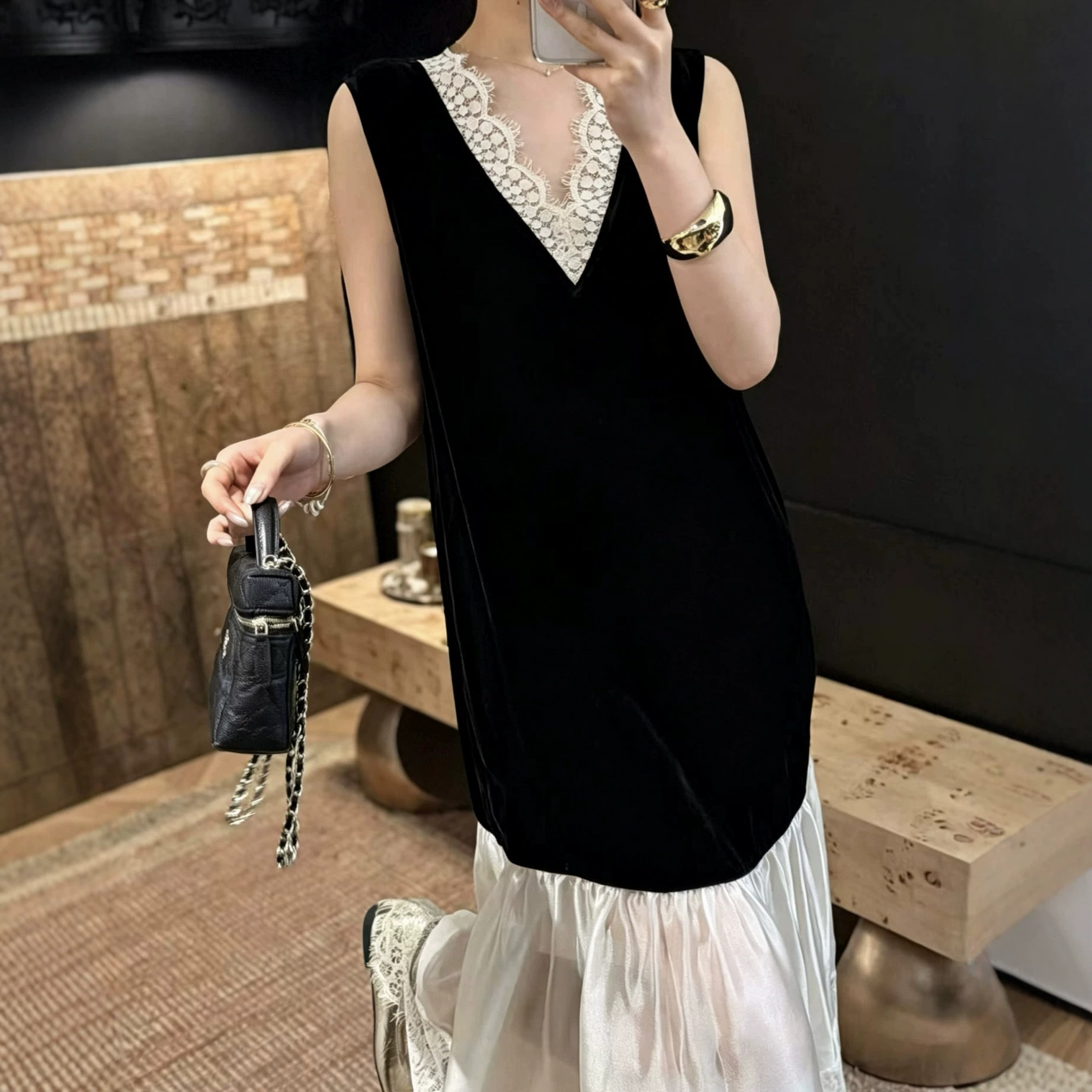 Nanyou Sheer Skirt with V-Neck Lace Trim, Layered and Full of Exquisite Romantic Elegance, Silk Velvet Sleeveless Dress