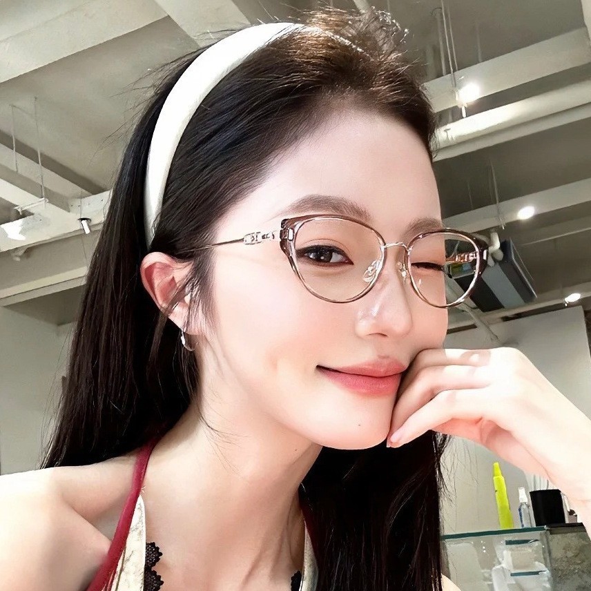 Tr90 New Ultra-Light Cat-Eye Flat Glasses for Women with Myopia, Can Be Customized with Prescription, Anti-Blue Light, Goddess-Style High-End Plain Glasses