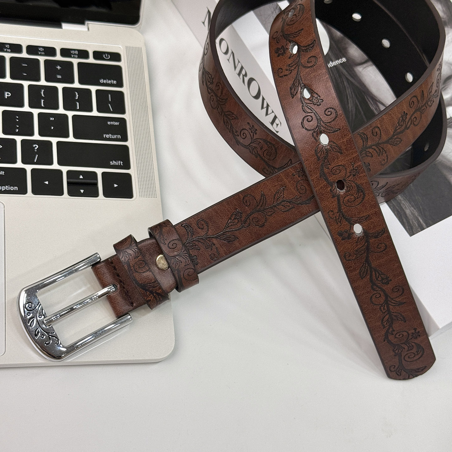 American-Style Embossed Retro 2025 New Maillard Brown Belt for Women, Decorative Trouser Belt with a Unique Design