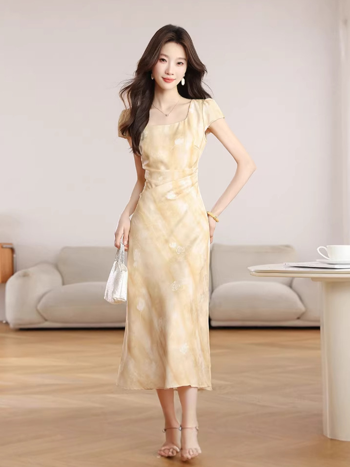 Stylish French Design 2026 Summer New Original Bias-Cut Elegant Yellow Rose Jacquard Short-Sleeve Fairy-Like Dress