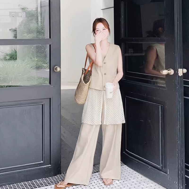 Khaki Mesh Patchwork V-Neck Suit Vest and Wide-Leg Pants Two-Piece Set for Women, Spring/Summer 2026 New Style, Age-Reducing Outfit