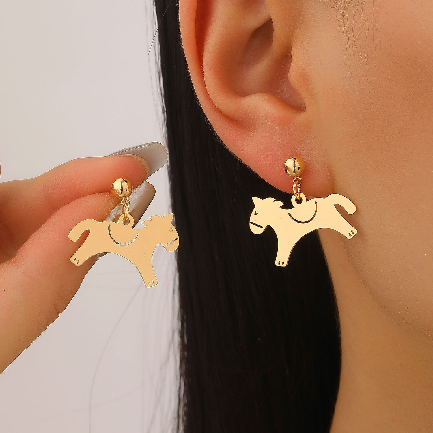 Cross-Border Minimalist Metal Pony Pendant Earrings, Vintage Elegant Jewelry for the Year of Birth, Light Luxury High-End Accessories