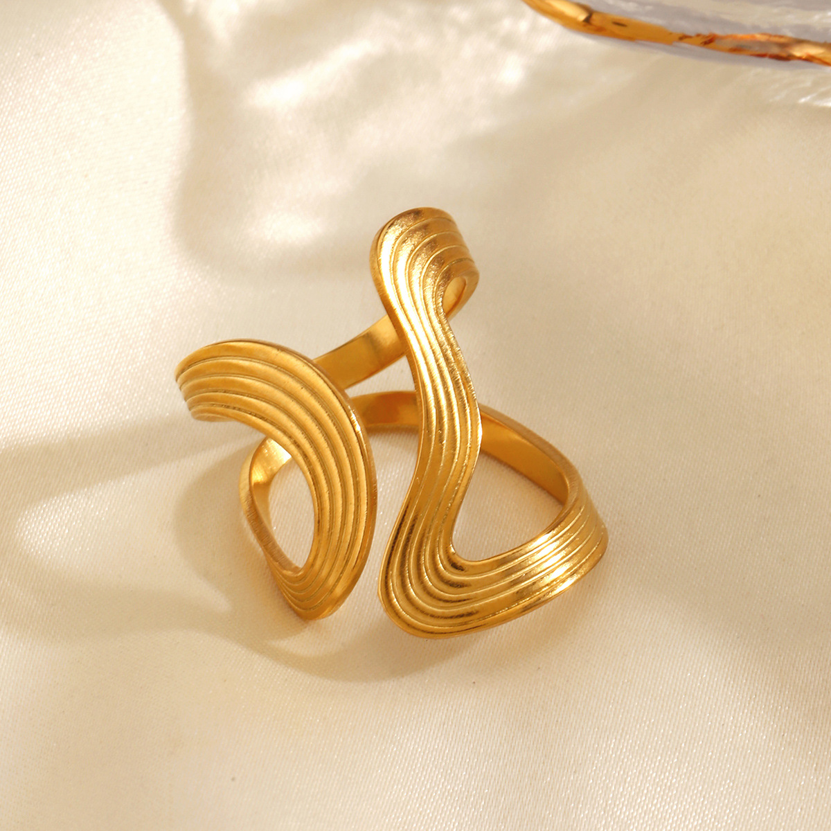 European and American fashion simple wind irregular line ring exaggerated thick geometric irregular ring wholesale women
