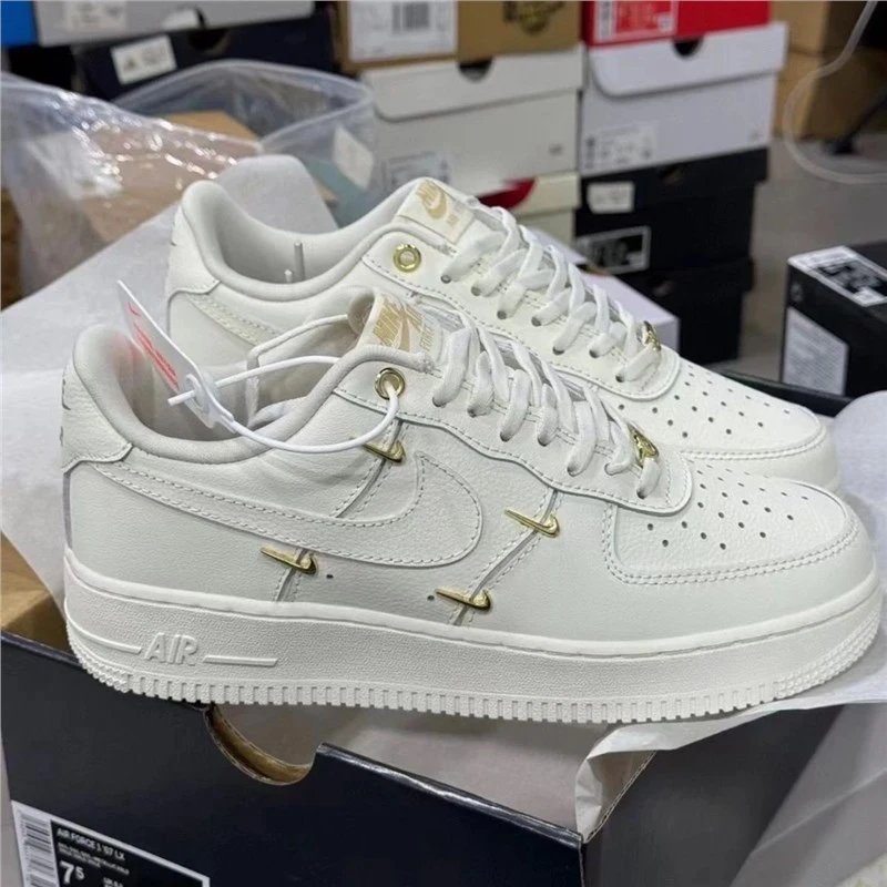 Nike Air Force 1 '07 LX