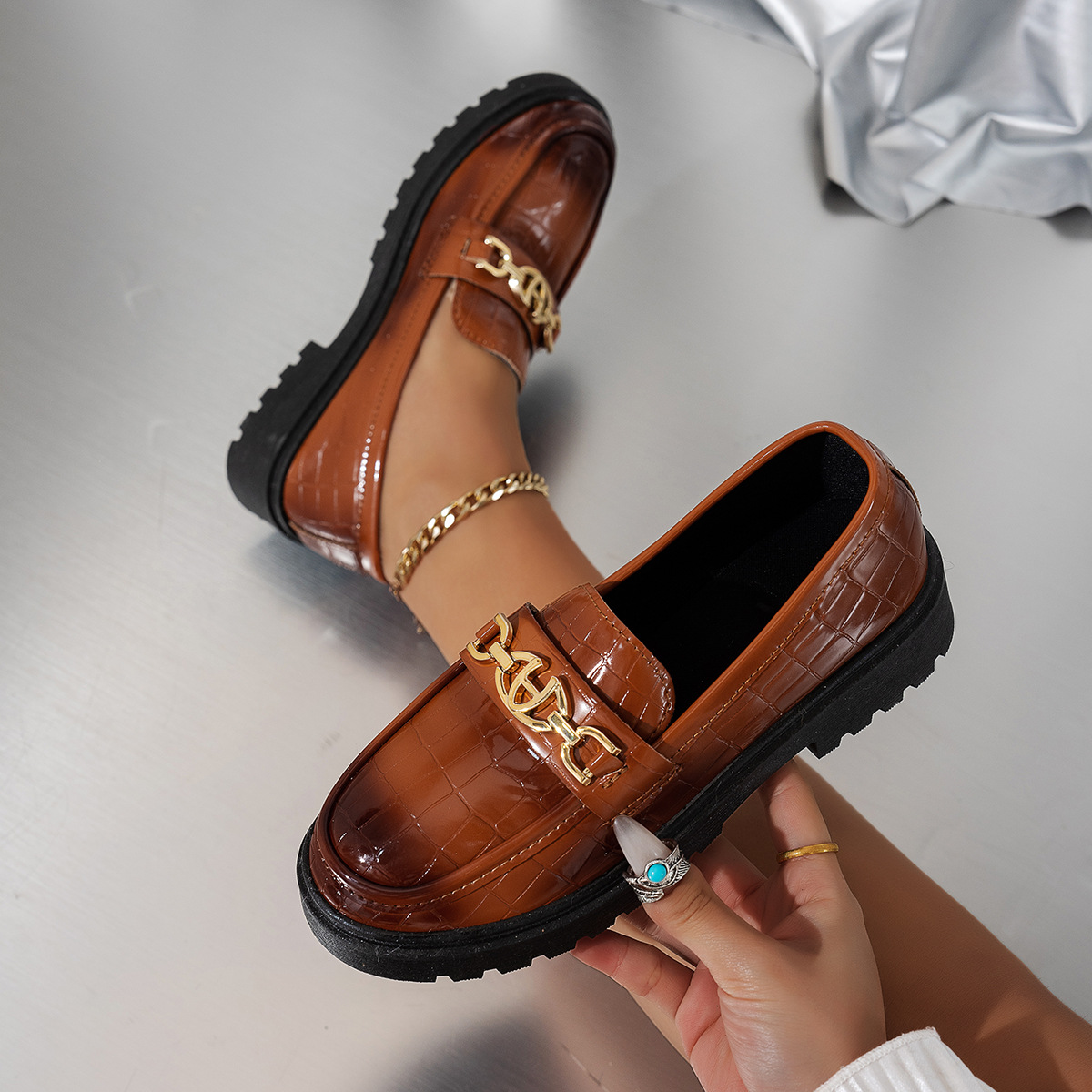2026 New Style Soft Leather Platform Loafers Slip-On Casual British Style Brown Single Shoes Women's Color-Blocked Loafers