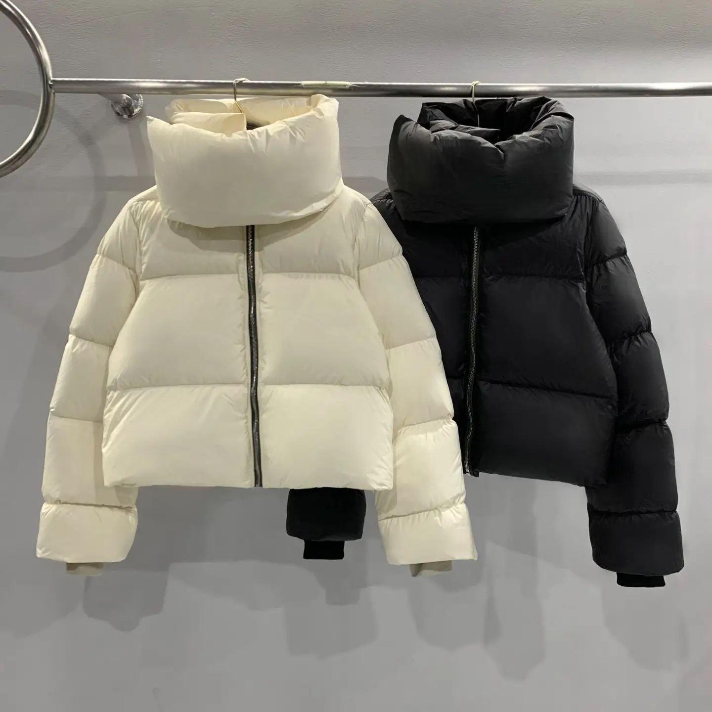 SUBHUMAN Men's and Women's Elegant Commuter White Duck Down Dark RO Zipper Vertical Collar Snoff Waist Down Jacket