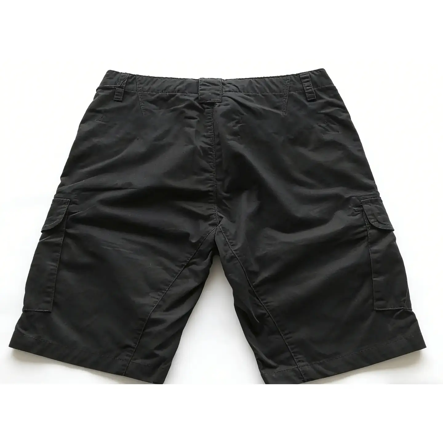 Left Leg, Flip Pocket Below, Black Circle with Two Leather Details Inside, Three-Color Shorts 55030108