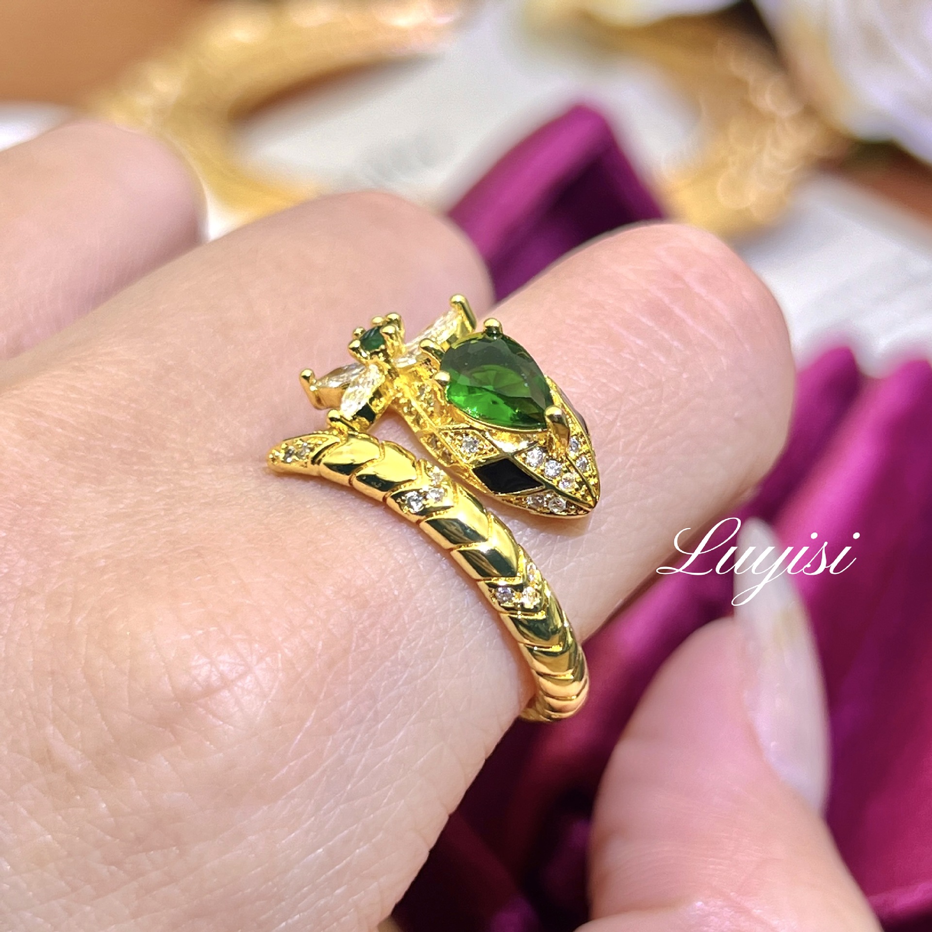Little Red Book Hot Sale Vintage Emerald Spirit Snake Ring Light Luxury High-grade Sense Diamond-encrusted Winding Snake-shaped Live-mouth Food Ring