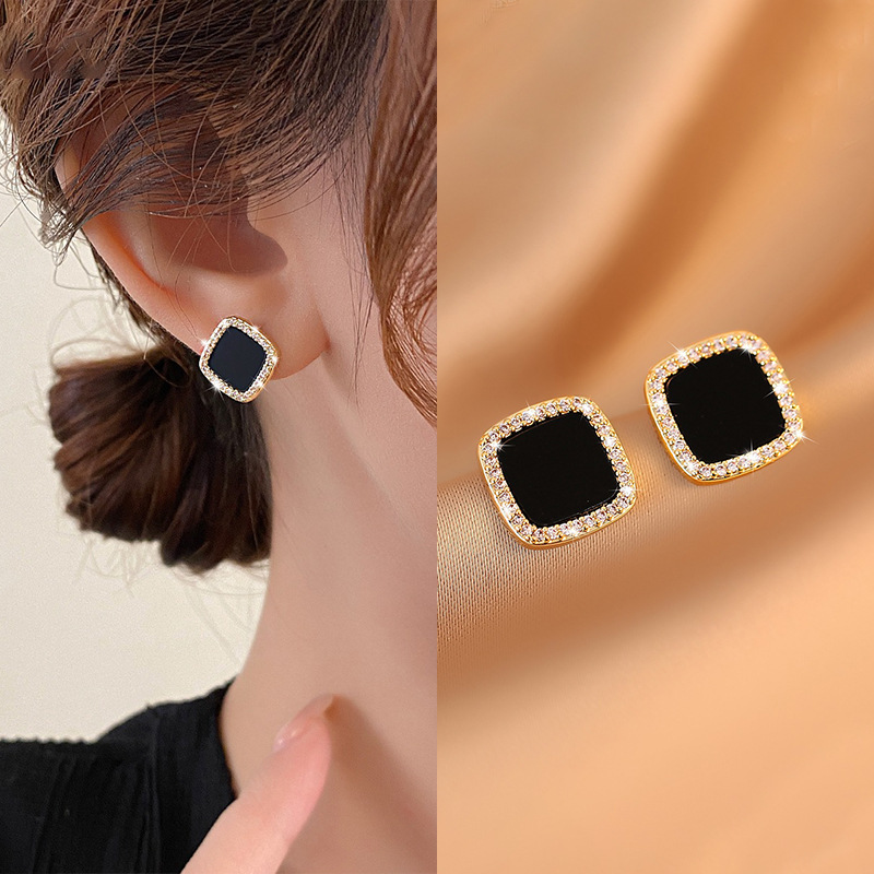 S925 Silver Needle Black Square Earrings 2026 New Popular Earrings for Women Niche Design High-End Simple Earrings