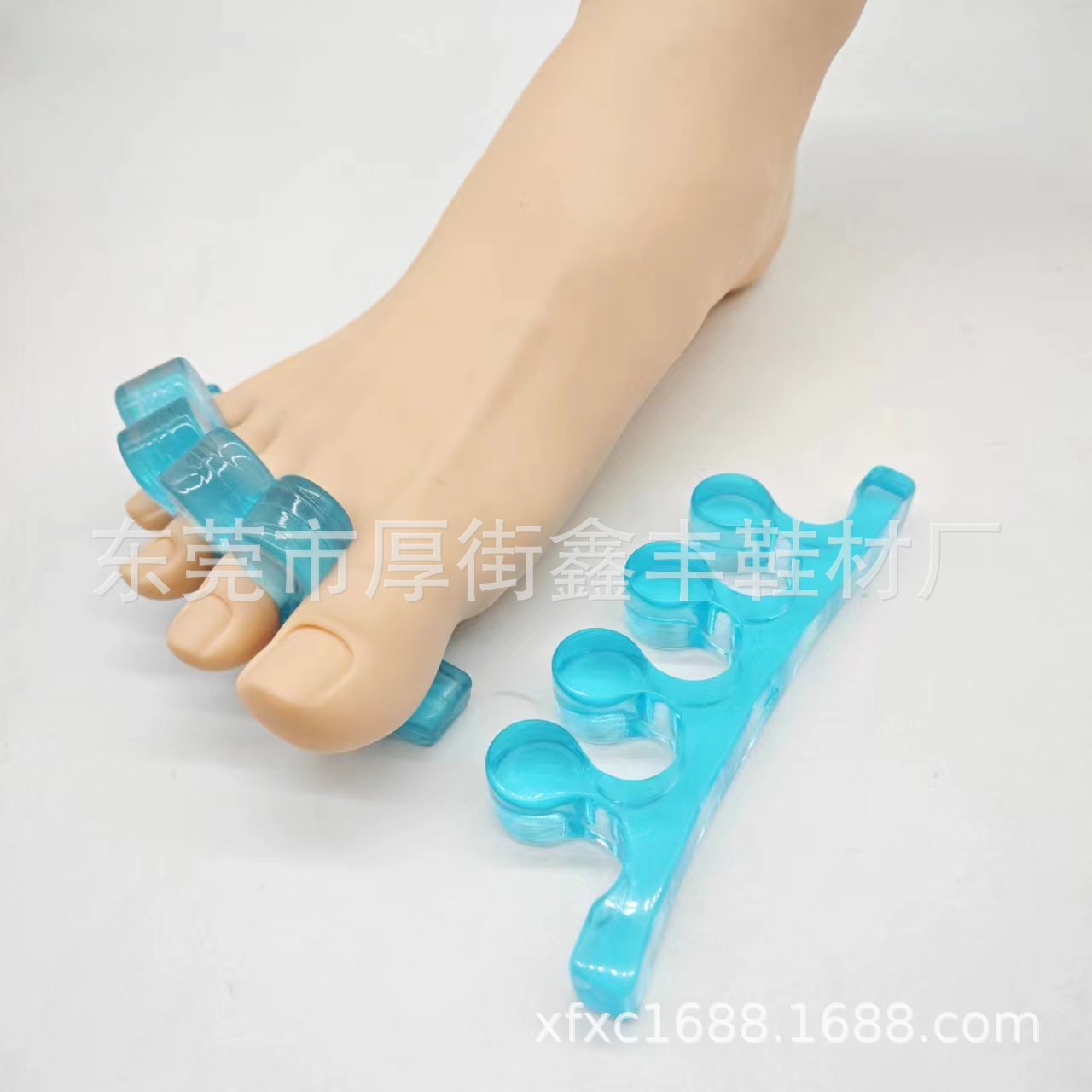 Toe Separator Silicone Toe Separator Three Holes M Clip Foot Extension Drag Toe Overlap Toe Valgus Corrector Medical