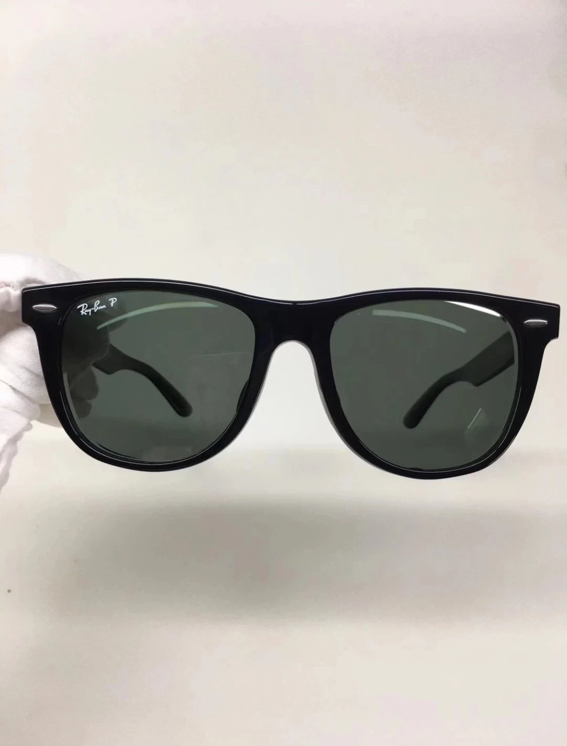 Ray-Ban Wayfarer Polarized Sunglasses