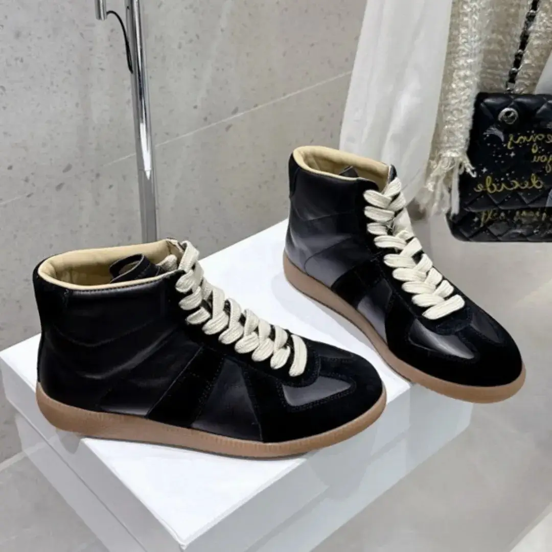 In-Stock Mm6 Retro German Training Shoes for Men and Women, Lace-Up White Casual Sneakers, Flat Casual Sports Color-Blocking Versatile Couple Sneakers