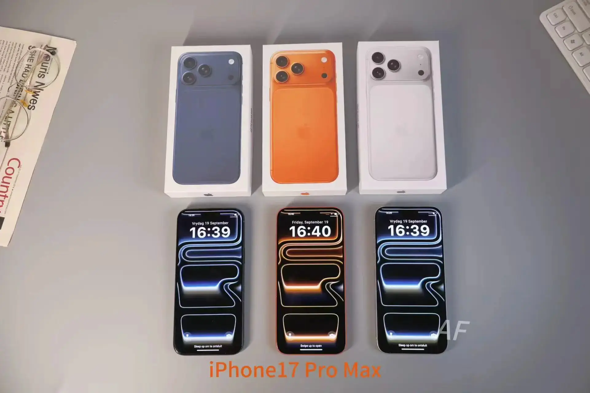 A*p-p*l-e iP*ho*n-e P-r*o M-a*x cell phone