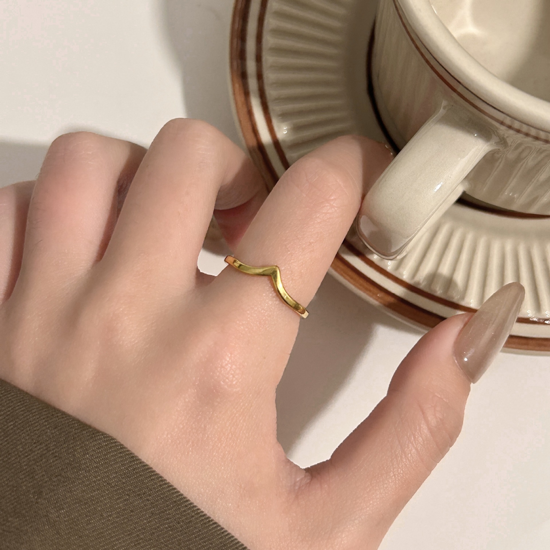 Fashionable Plain Wave V-Shaped Titanium Steel Ring for Women, Minimalist Stackable Simple Niche Design Personalized Ring