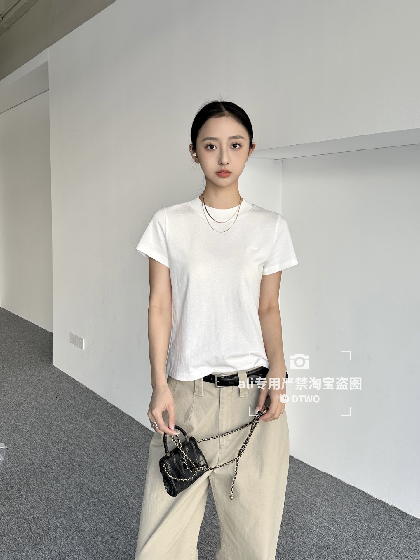 Dtwo Spring and Summer New Original Design Women's Wholesale Round Neck American-Style T-Shirt 6121108