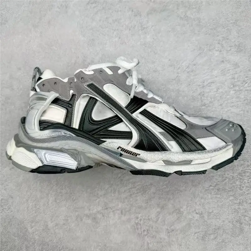 BL+Runner跑鞋WhatsApp: +853 6686 4886