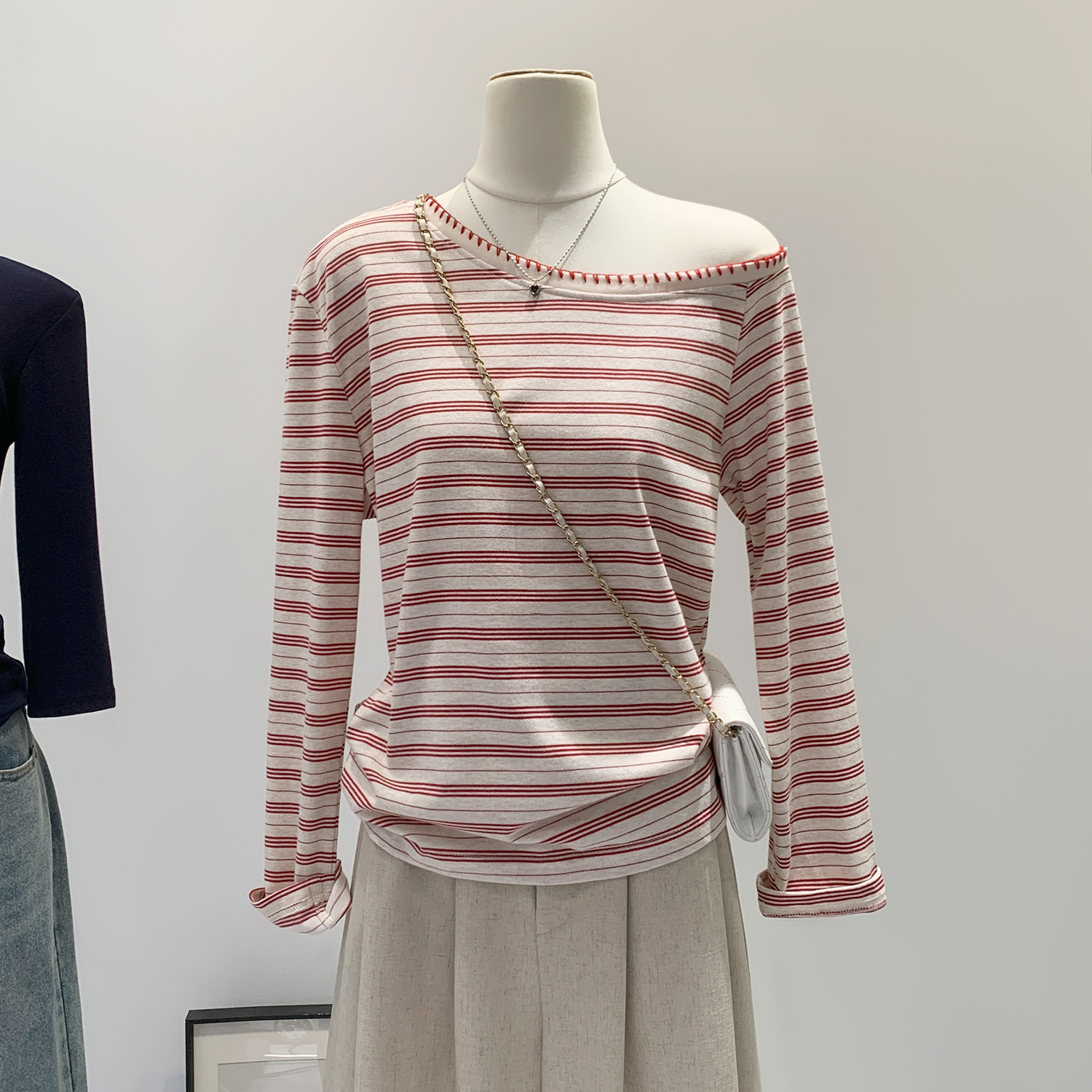 Designed with a Sense of Style, This Red Retro Loose-Fitting Off-Shoulder Striped Long-Sleeve T-Shirt for Women Is Perfect for Early Spring Outfits