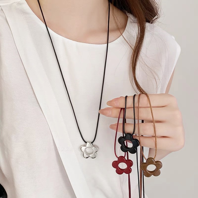 French Style Simple Flower Pendant Necklace Women's Little Red Book Same Style Explosive Niche Design All-match Collar Chain Necklace Chain